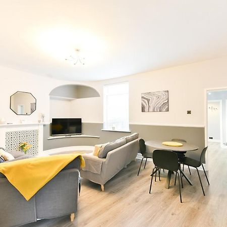 4 Bedroom, 2 Bathroom House - Free Parking Pontefract Dış mekan fotoğraf