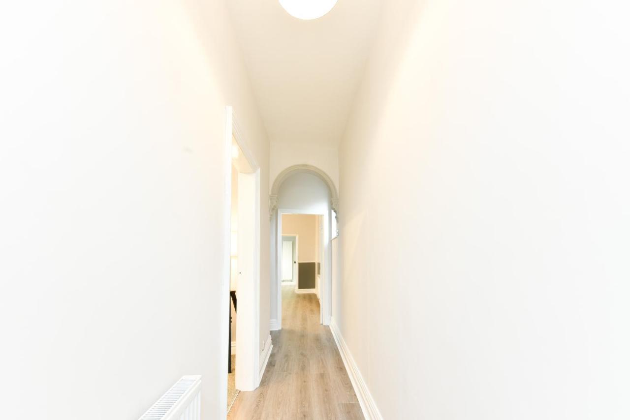 4 Bedroom, 2 Bathroom House - Free Parking Pontefract Dış mekan fotoğraf