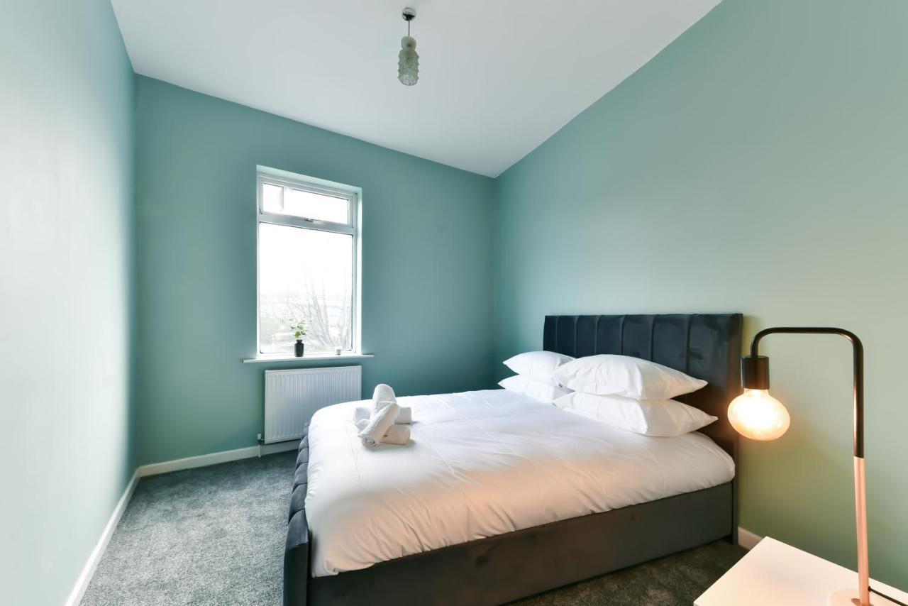 4 Bedroom, 2 Bathroom House - Free Parking Pontefract Dış mekan fotoğraf