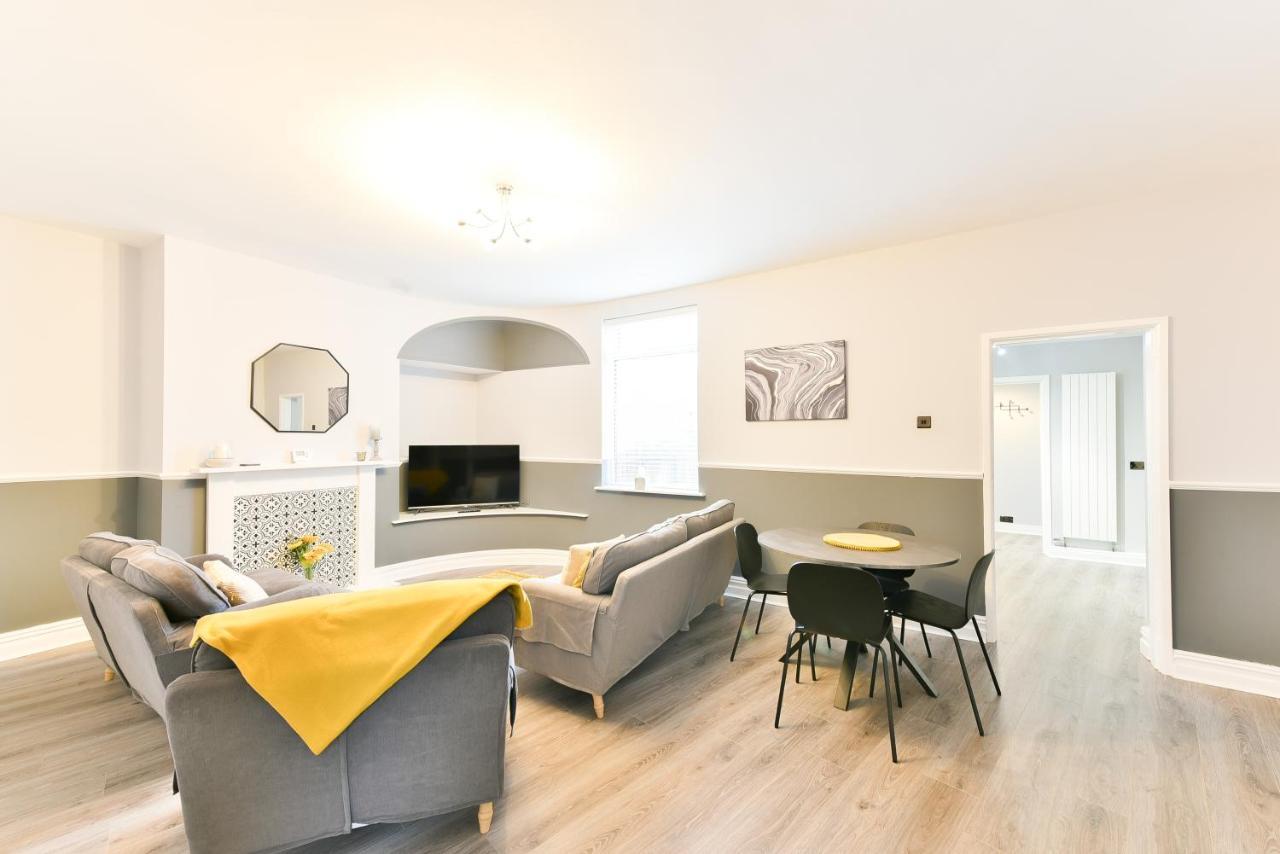4 Bedroom, 2 Bathroom House - Free Parking Pontefract Dış mekan fotoğraf