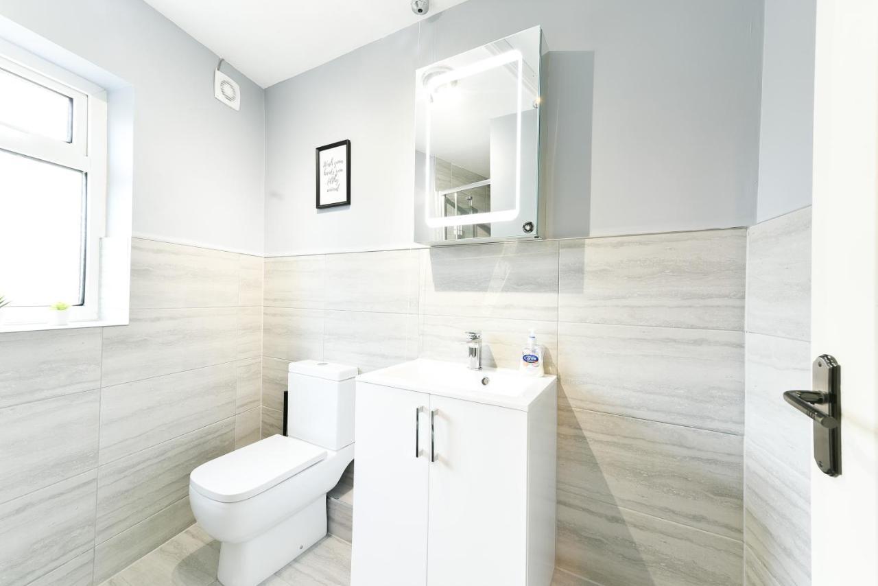 4 Bedroom, 2 Bathroom House - Free Parking Pontefract Dış mekan fotoğraf