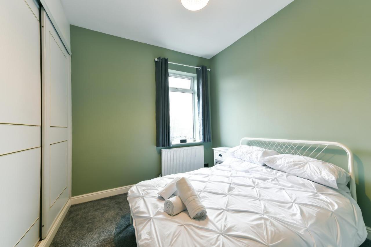 4 Bedroom, 2 Bathroom House - Free Parking Pontefract Dış mekan fotoğraf